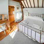 The Old Coach House بيت للعطل